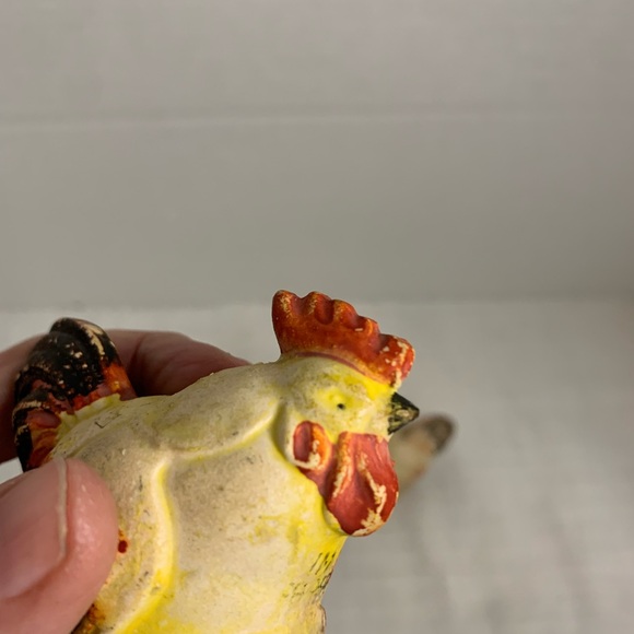 VINTAGE | Chalkware Chicken Salt & Pepper Shakers. - Picture 7 of 14